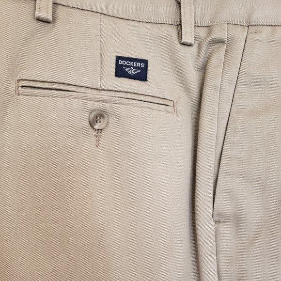 Dockers Flat Front Casual Fit Khaki Pant W40 L29 - Picture 1 of 7